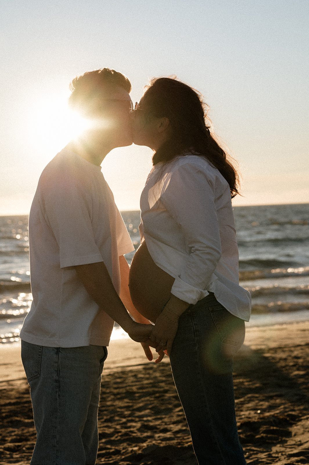 Shooting famille et grossesse à la plage Montpellier