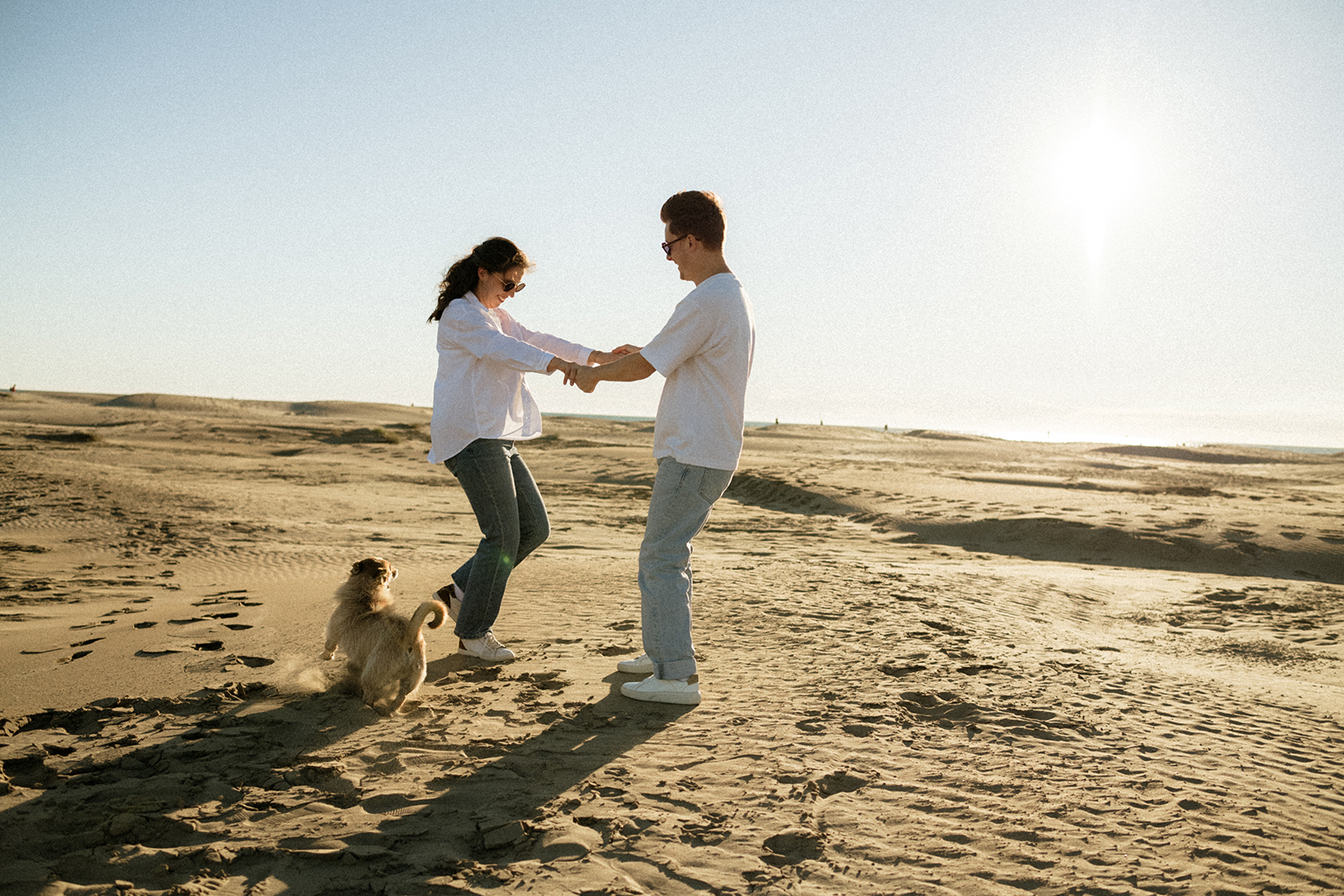 Shooting famille et grossesse à la plage Montpellier