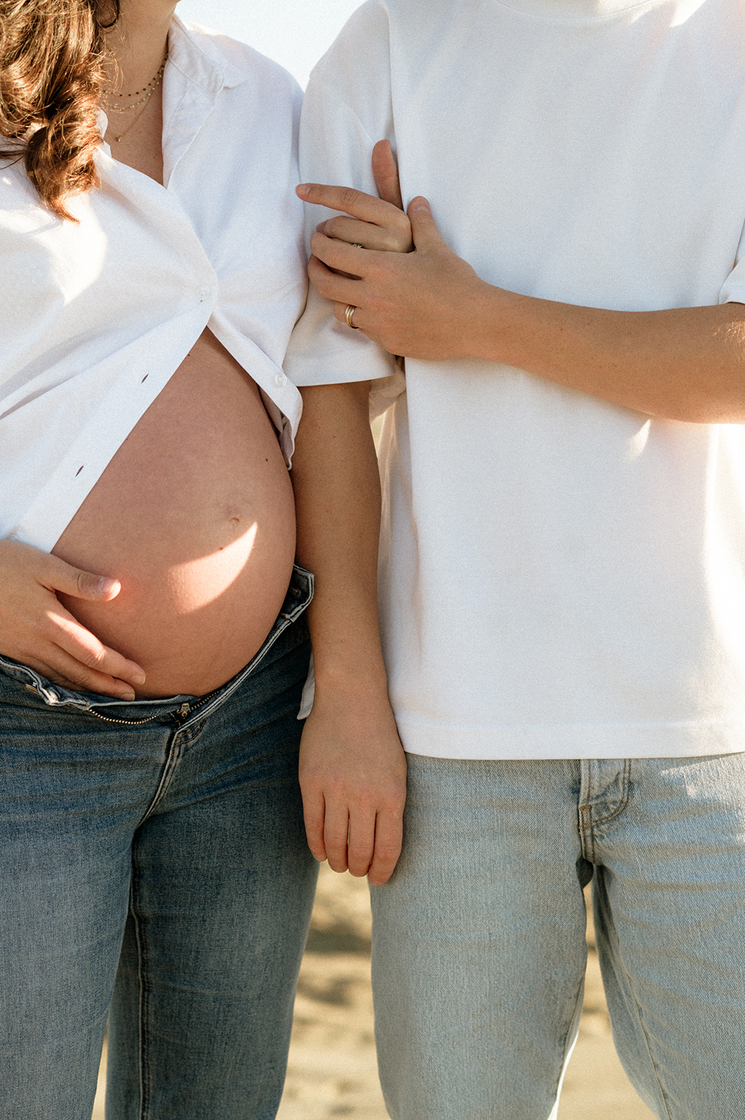 Shooting famille et grossesse à la plage Montpellier